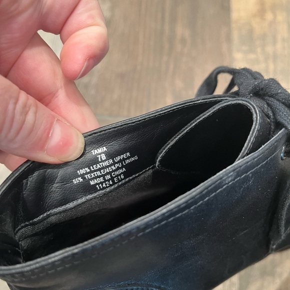 Lauren Ralph Lauren Tamia Black Leather Lace Up Booties Size 7B - Picture 7 of 8